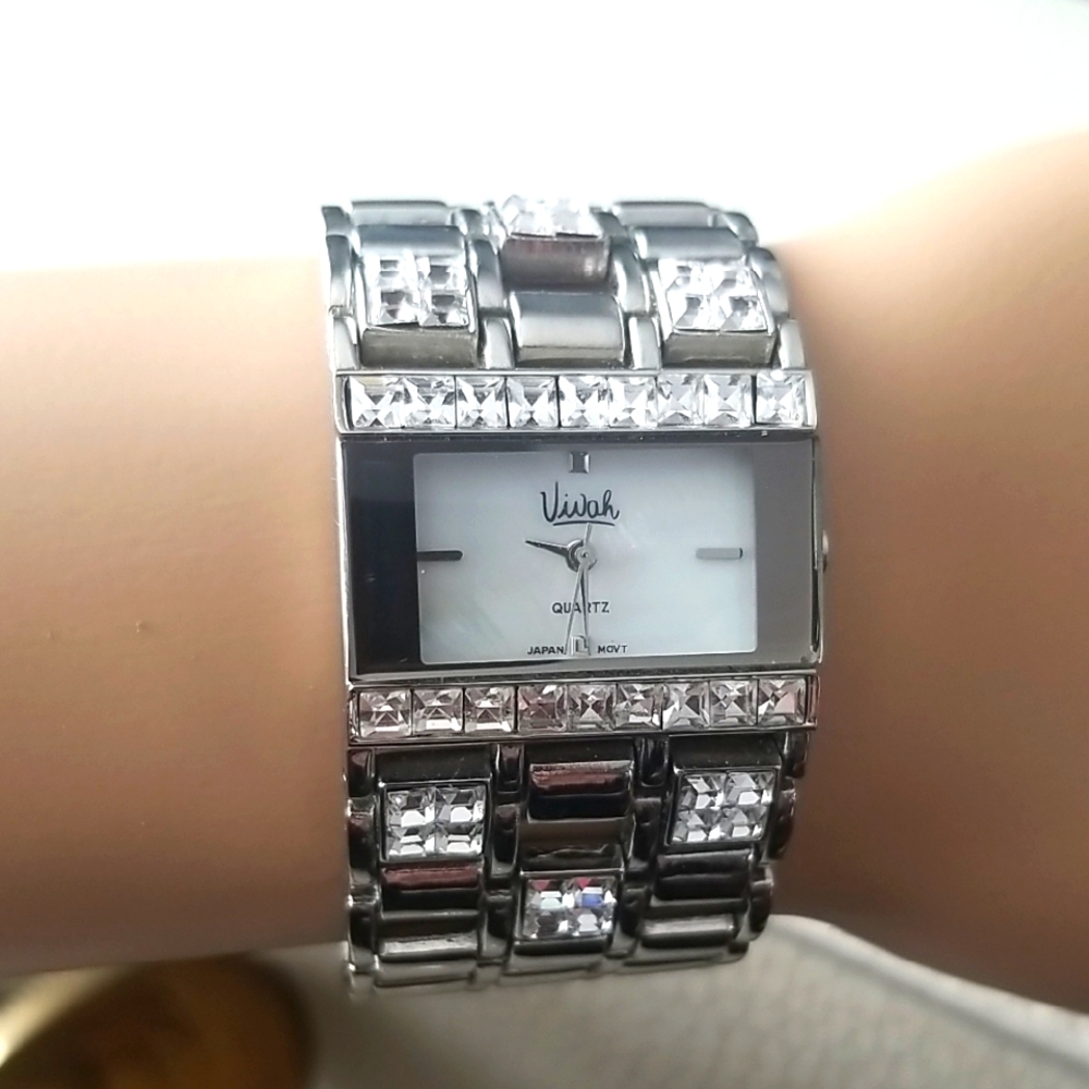 Vivah Silver Quartz Sparkling Jewelled Watch – Elegant White Face